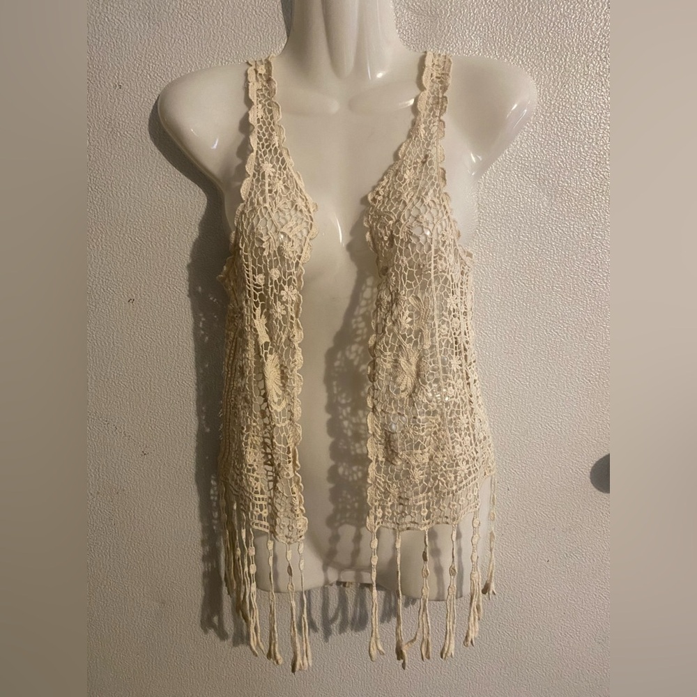Cato Girls S/M beige sleeveless crotchet open front cardigan vest